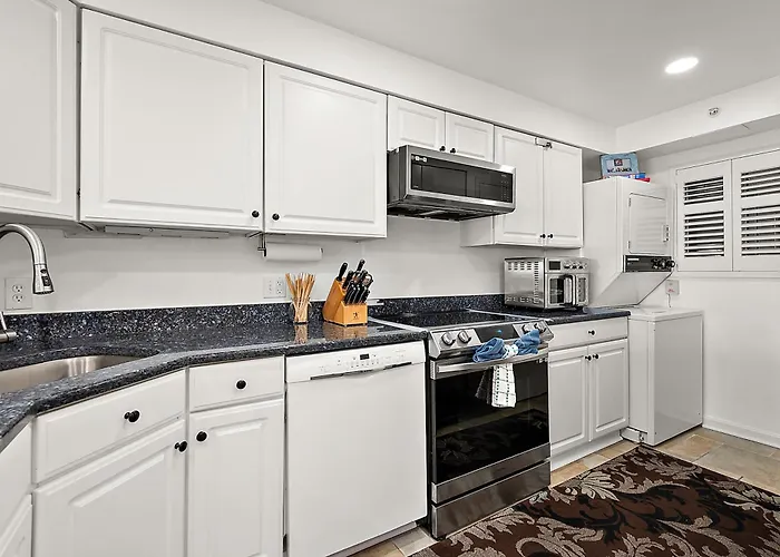 Towers-direct Ocean Front Views From Your Private Balcony And Renovated !